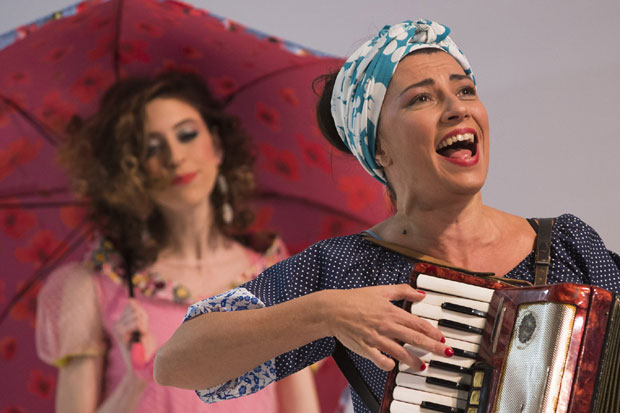 Љубав у потрошачко доба: Премијера у ЈДП Много буке ни око чега

